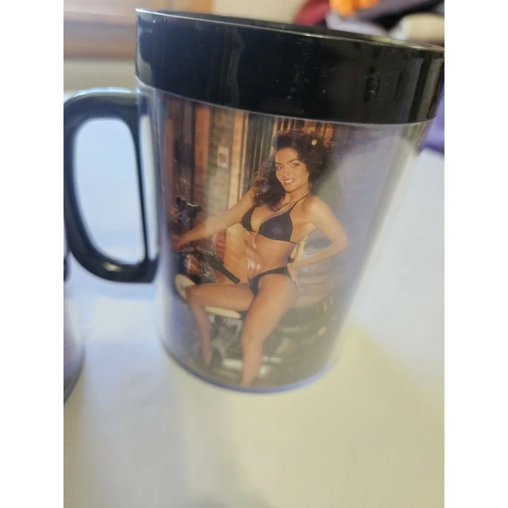 Green Plastic Pin-Up Pictorial Coffee Mug Novelty Decor Vintage Snap ON Girls